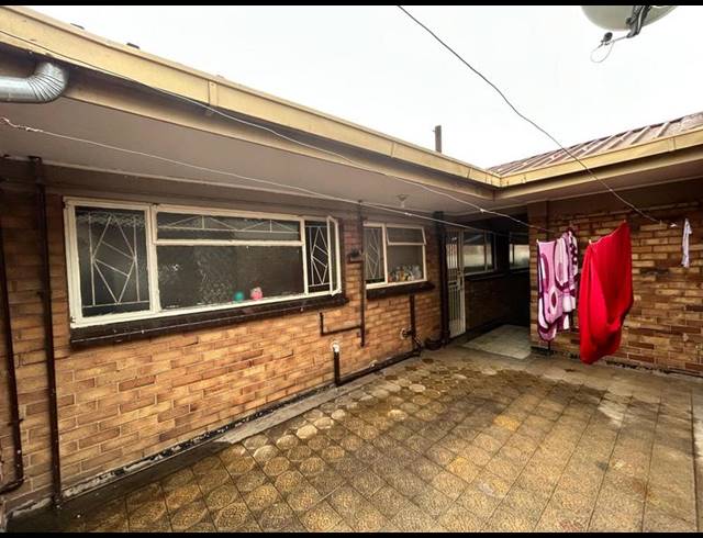 BUSINESS FOR SALE IN SPRINGS CENTRAL